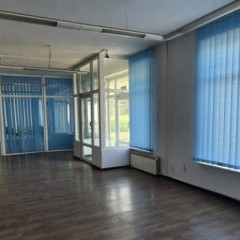 biurowiec z halą magazynową