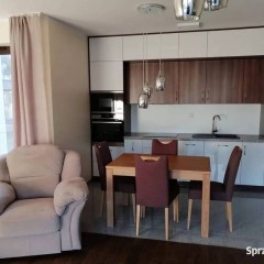 2 pokoje z halą garażową blisko Olivia Business Centre