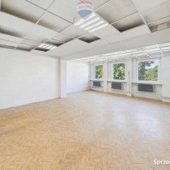 Biuro 50,4 m² z windą i parkingiem – Rybnik