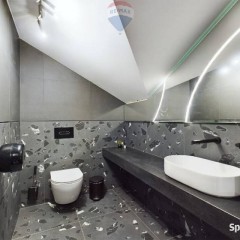 Lokal biurowy z antresolą przy ul. Szaflarskiej