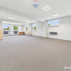 Biuro 65,7 m² z windą i parkingiem – Rybnik
