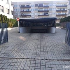 Miejsce postojowe w garażu + komórka 12m2