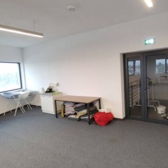 Bezpośrednio lokal 70 m2 lub 2 x 70 m2 na biuro, pracownię, usługi z parki…