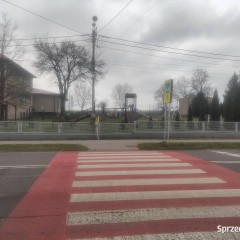 Lokal użytkowy.Sadów przy ruchliwej drodze.