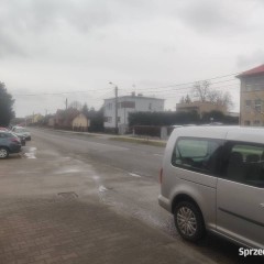 Lokal użytkowy.Sadów przy ruchliwej drodze.