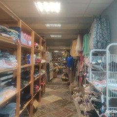 Lokal użytkowy.Sadów przy ruchliwej drodze.