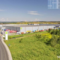 Hala klasy A przy A4, blisko lotniska