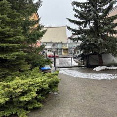 Garaż i miejsce parkingowe w podwórzu zamkniętym.