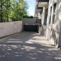 POZNAŃ WINOGRADY-DO WYNAJĘCIA MIEJSCE POSTOJOWE W HALI GARAŻOWEJ HAWELAŃSKA